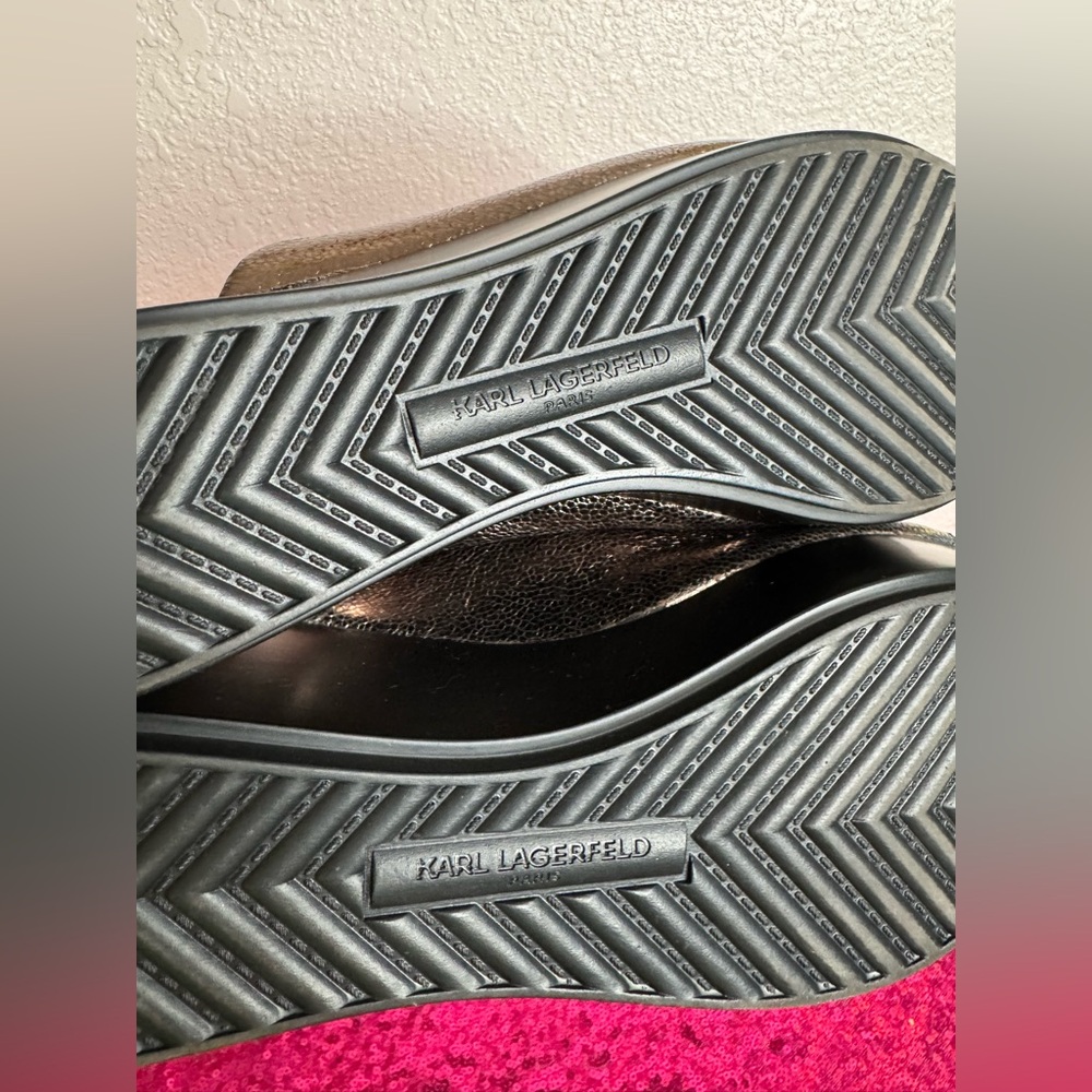 KARL LAGERFELD đź©¶ Metallic Silver Wedge Slip-On Sandals đź©¶ (Womens Size 8) - Picture 9 of 12
